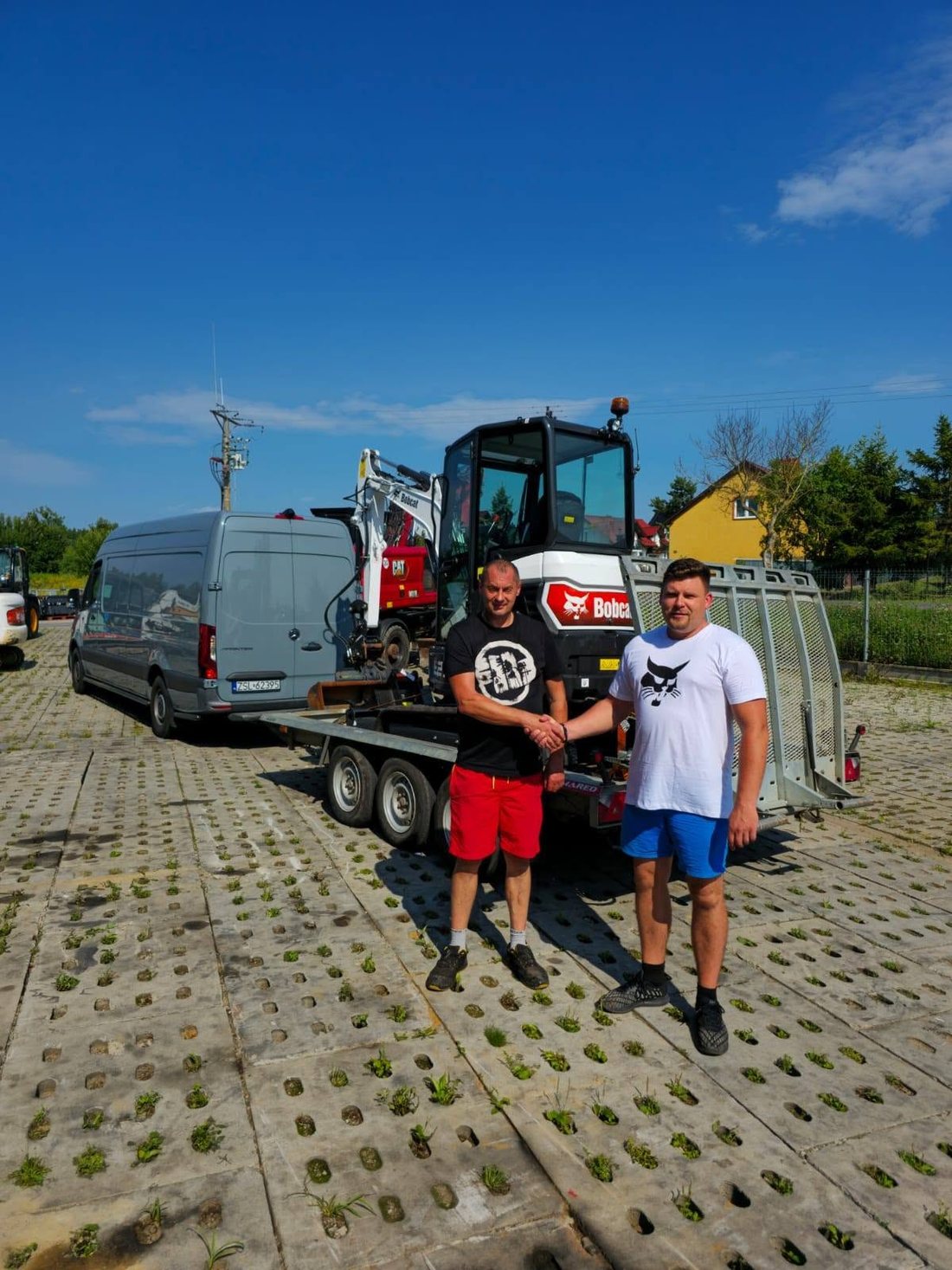 Pierwsza sprzedaż Dawida Materki — Bobcat E27 u nowego właściciela. Gratulacje!